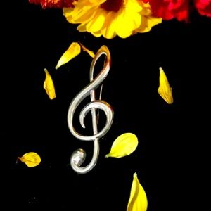 ‼️SOLD‼️ ♥️Beau Sterling Silver 🎼 Brooch